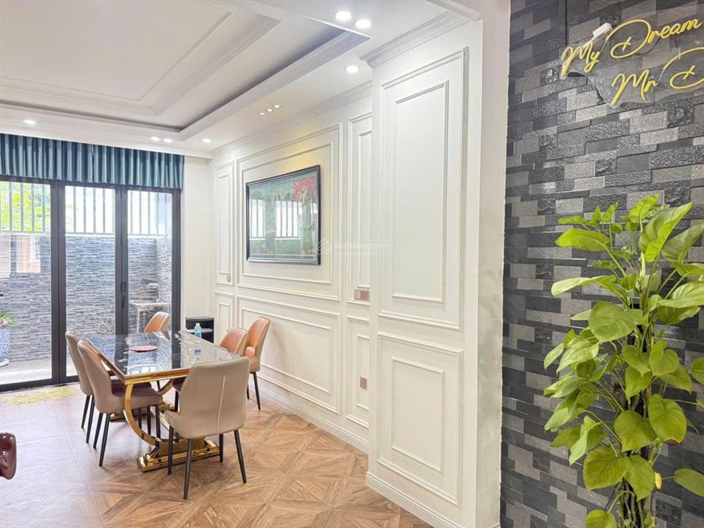 Nhà đẹp 3 tầng 1 tum có thang máy đường số 7 kđt lê hồng phong 2 trung tâm nha trang