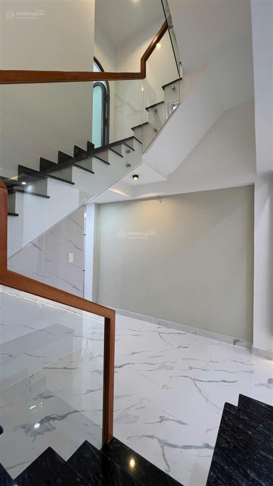 Bán nhà mặt tiền chợ cư xá phú hòa quận 11 dt 4x16m nhà mới 2 lầu