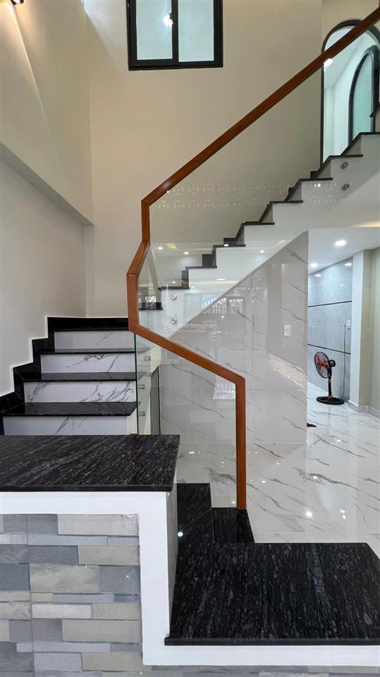 Bán nhà mặt tiền chợ cư xá phú hòa quận 11 dt 4x16m nhà mới 2 lầu