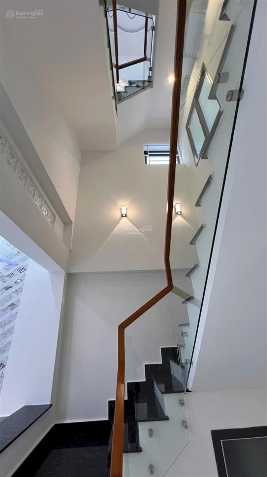 Bán nhà mặt tiền chợ cư xá phú hòa quận 11 dt 4x16m nhà mới 2 lầu