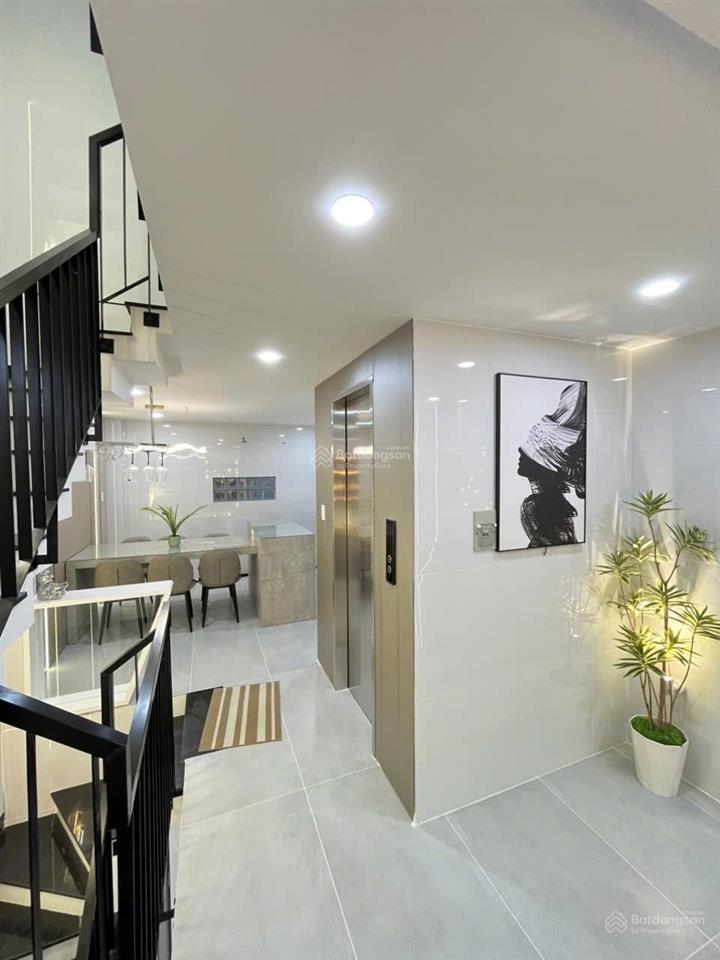 Bán nhà mới quận 11  có thang máy  3,9x10,7m  trệt lửng 2 lầu sân thượng  8,7 tỷ