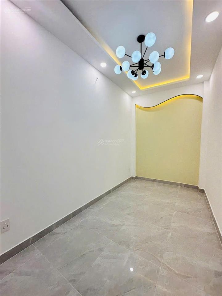 Bán nhà mặt tiền lũy bán bích, phú thạnh 2,5x15m 2 lầu sân thượng 5,95 tỷ