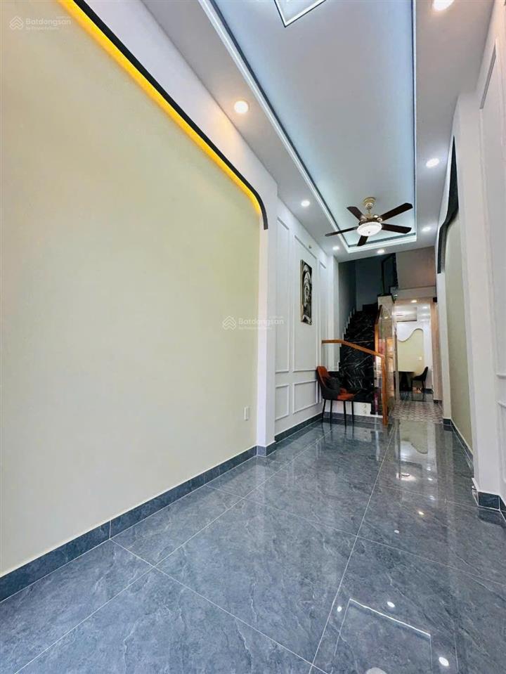 Bán nhà mặt tiền lũy bán bích, phú thạnh 2,5x15m 2 lầu sân thượng 5,95 tỷ