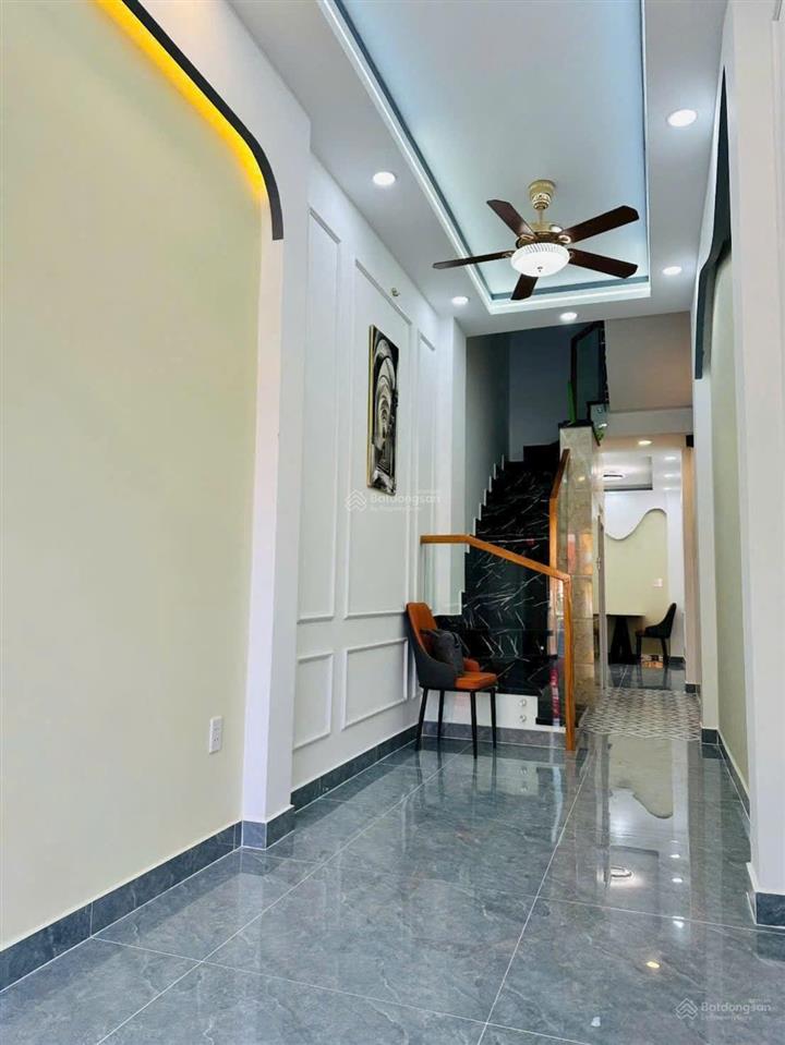 Bán nhà mặt tiền lũy bán bích, phú thạnh 2,5x15m 2 lầu sân thượng 5,95 tỷ