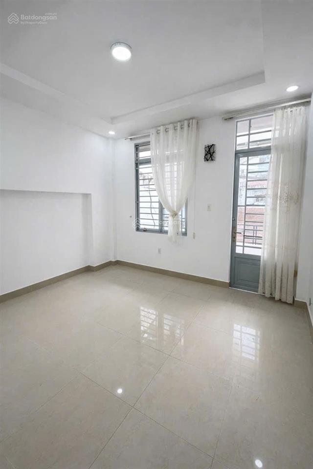 Ngay chợ phú bình quận 11 nhà khu phân lô đường thông thoáng dt 4mx12m