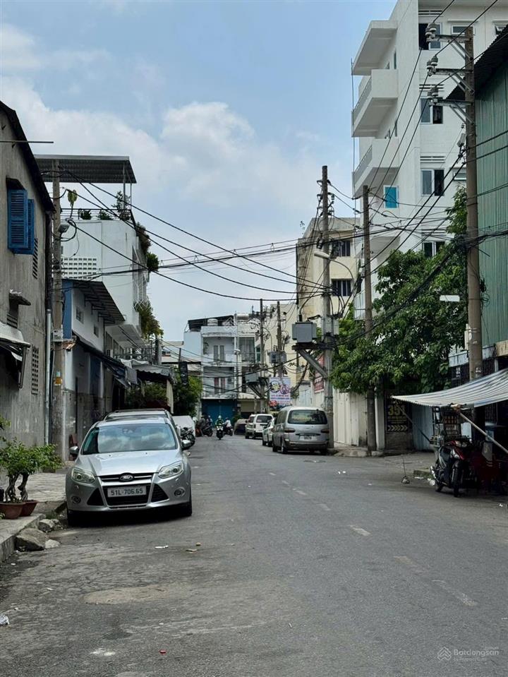 Ngay chợ phú bình quận 11 nhà khu phân lô đường thông thoáng dt 4mx12m