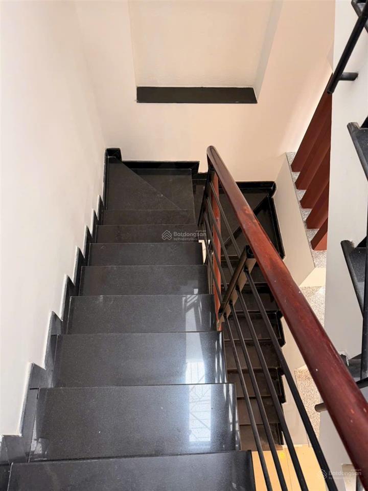 Ngay chợ phú bình quận 11 nhà khu phân lô đường thông thoáng dt 4mx12m