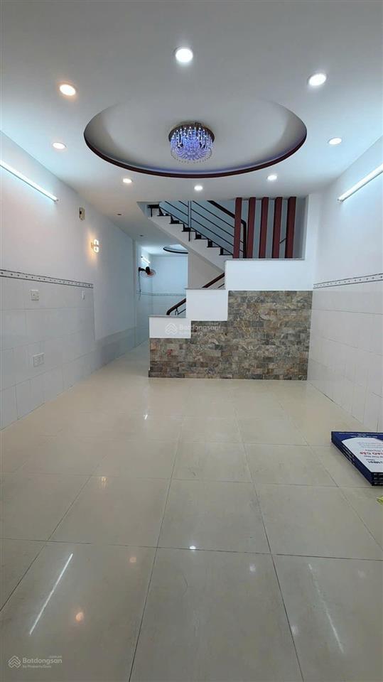 Ngay chợ phú bình quận 11 nhà khu phân lô đường thông thoáng dt 4mx12m