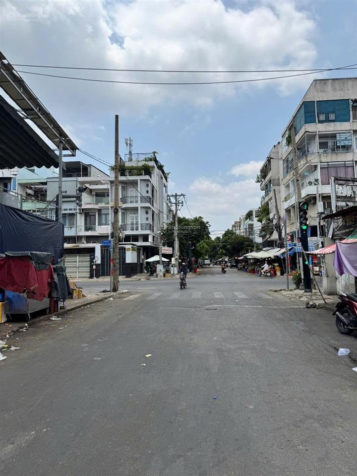 Ngay chợ phú bình quận 11 nhà khu phân lô đường thông thoáng dt 4mx12m