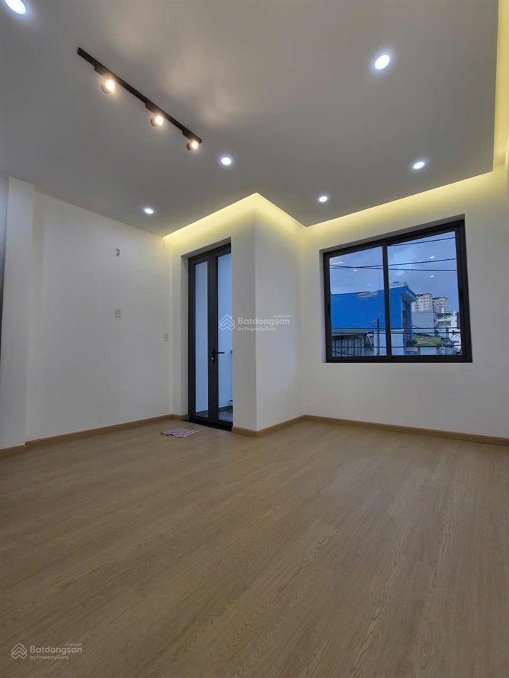 Bán nhà mới 4 tầng ngang 4,5m, hiện đại hẻm 8m, giáp quận 11, công viên đầm sen.