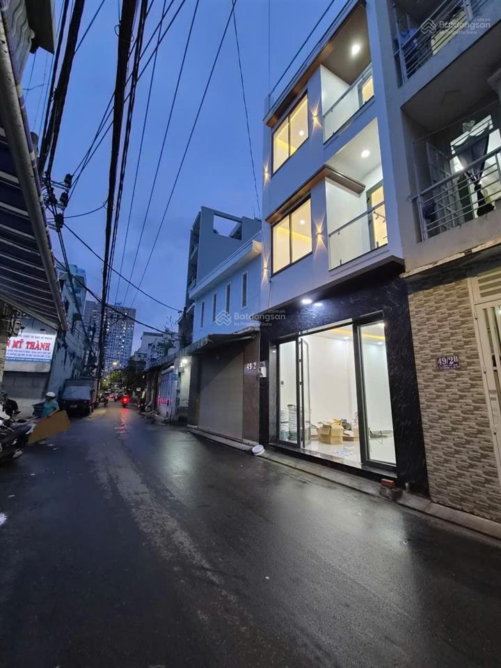 Bán nhà mới 4 tầng ngang 4,5m, hiện đại hẻm 8m, giáp quận 11, công viên đầm sen.