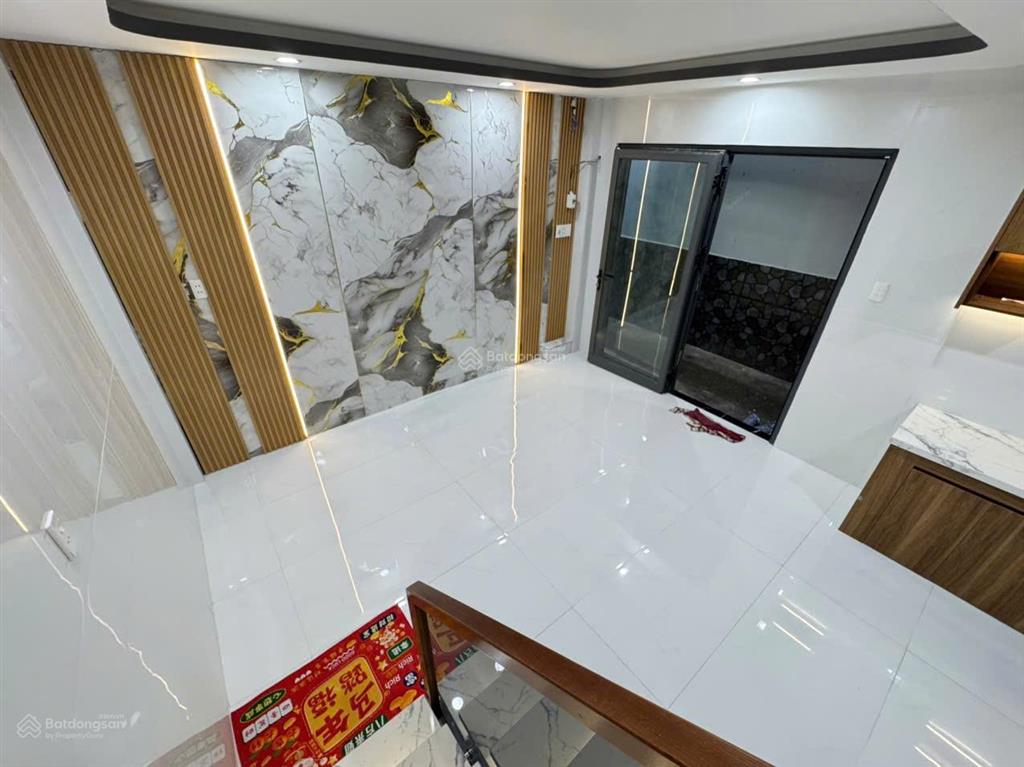 Bán nhà ngang 6,4m ở ngay tại quận 11, chợ bình thới, sổ riêng
