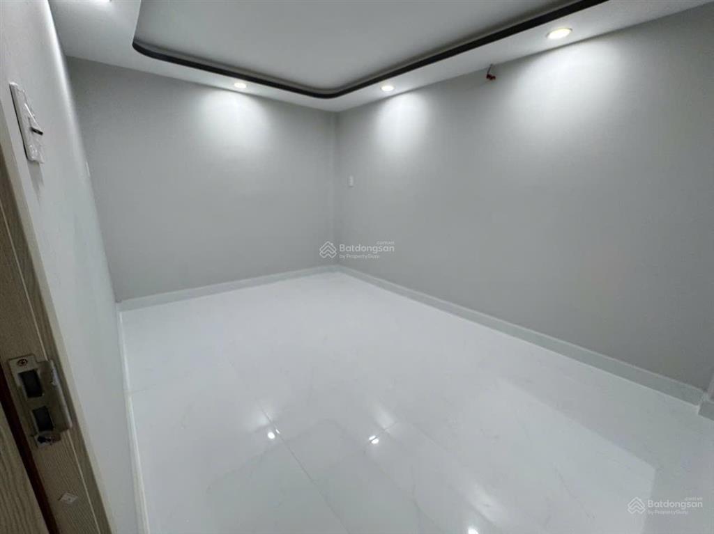 Bán nhà ngang 6,4m ở ngay tại quận 11, chợ bình thới, sổ riêng