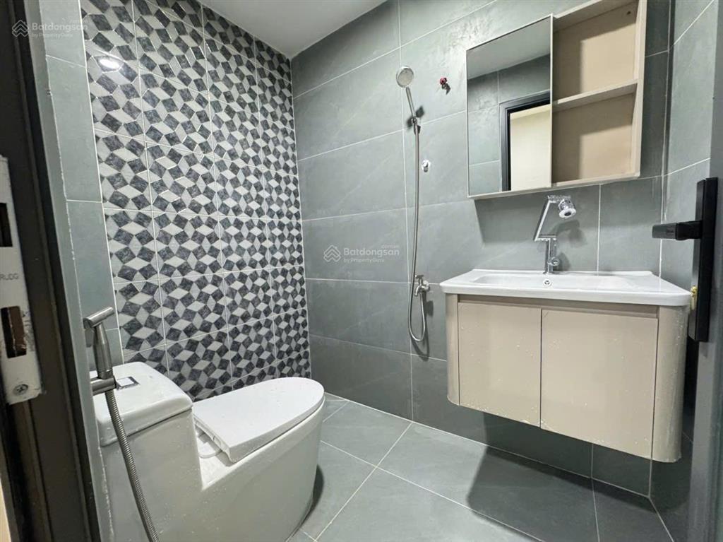 Bán nhà ngang 6,4m ở ngay tại quận 11, chợ bình thới, sổ riêng
