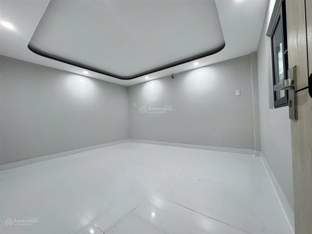 Bán nhà ngang 6,4m ở ngay tại quận 11, chợ bình thới, sổ riêng