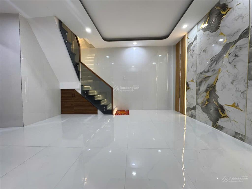 Bán nhà ngang 6,4m ở ngay tại quận 11, chợ bình thới, sổ riêng