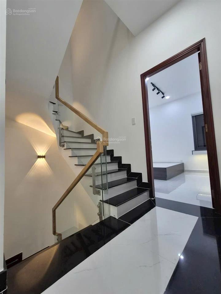 Bán nhà hẻm 6m, mới đẹp 4x14 đúc 5 tầng quận 11