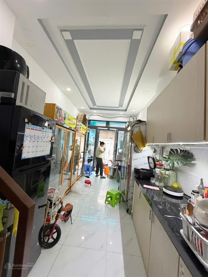 Bán nhà quận 11, cách mặt tiền 1 căn, hẻm 6m, nhà đúc thật 4 tầng giáp quận 10