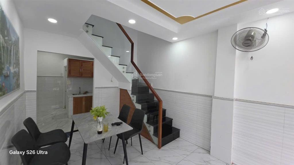 Bán nhà 3 tầng xe hơi đậu cửa 4pn, huỳnh văn chính tân phú chỉ 3 tỷ 200