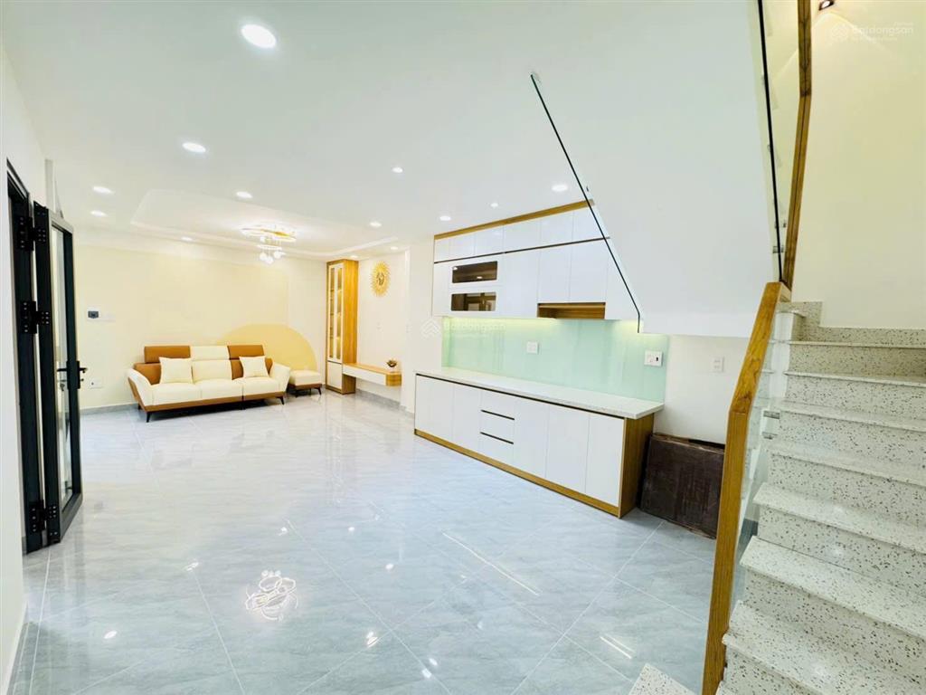 Bán nhà đường văn cao, 3pn, 3wc có nội thất quận tân phú