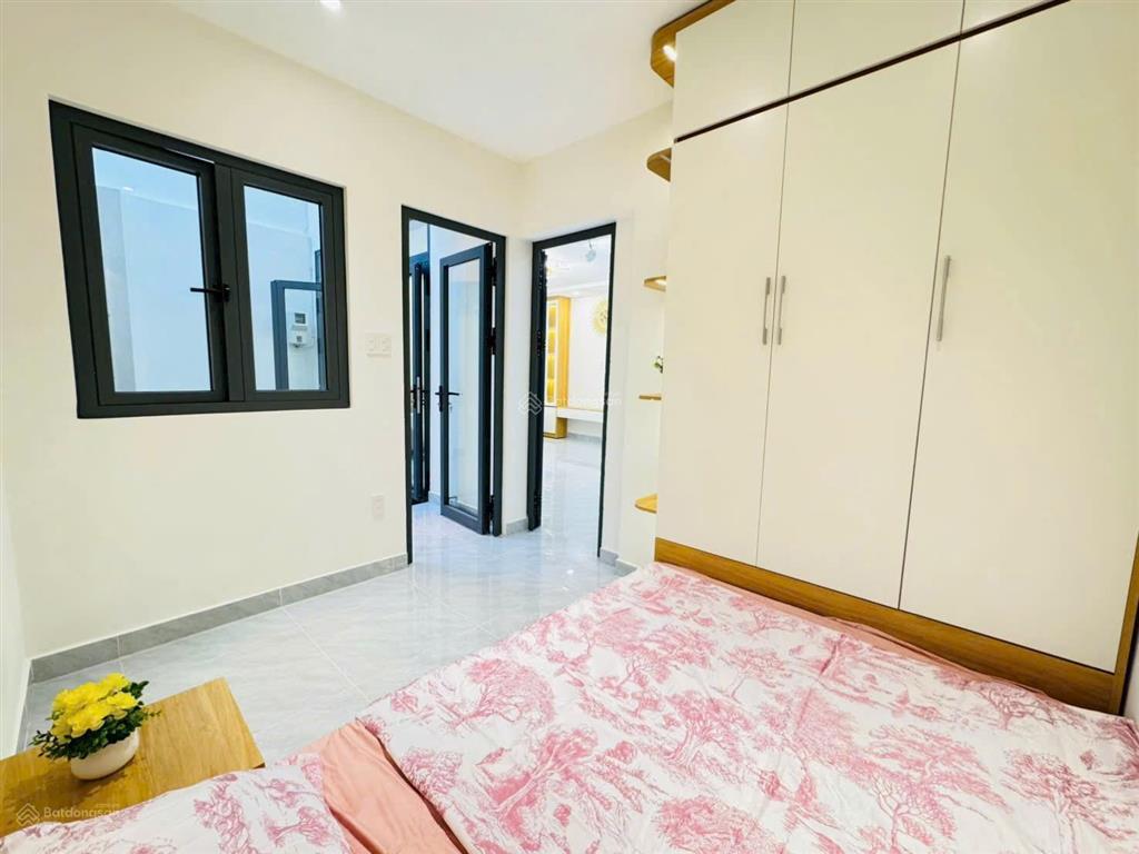 Bán nhà đường văn cao, 3pn, 3wc có nội thất quận tân phú