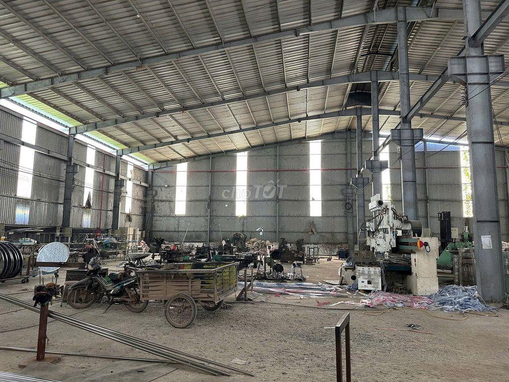 Nhà xưởng cần bán ngoài khu công nghiệp Đức Hòa Đông , Long An