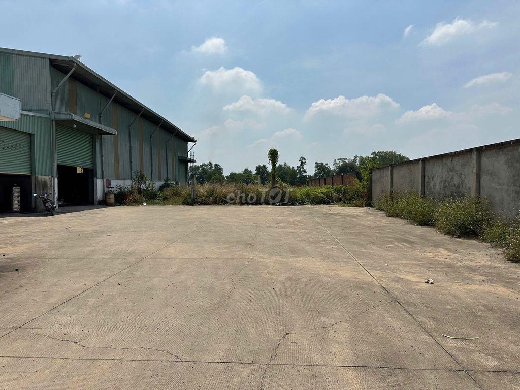 Nhà xưởng cần bán ngoài khu công nghiệp Đức Hòa Đông , Long An