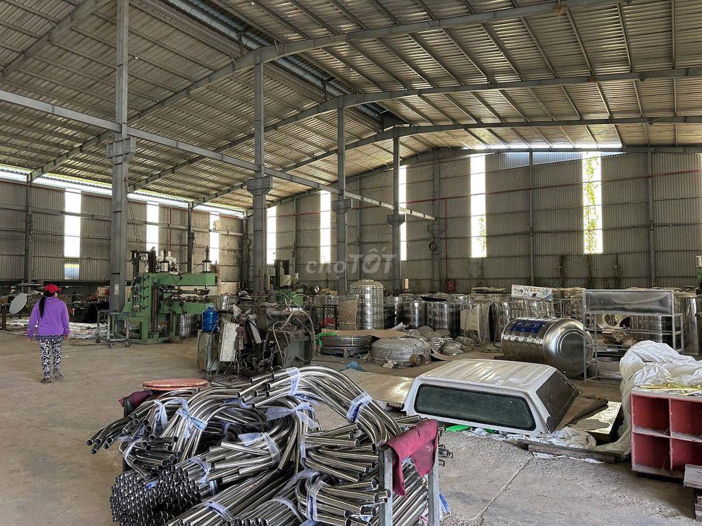 Nhà xưởng cần bán ngoài khu công nghiệp Đức Hòa Đông , Long An
