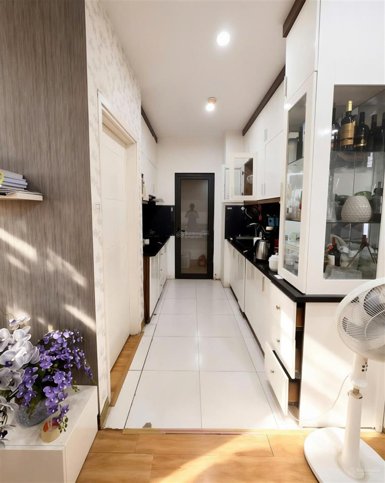 Chính chủ, giá thật, ảnh thật, tôi cần bán căn hộ 3 pn, 2wc, nhà thoáng mát, tầng thấp