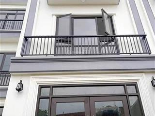 Bán nhà 3 tầng sau cấp 3 hòn gai ô tô 7 chỗ quay đầu