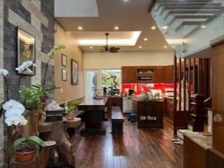 Mua đất lời ngay cái nhà 4 tầng ngay bãi tắm, nhà đẹp kiên cố và sẵn dòng tiền thuê 25 triệu/ tháng