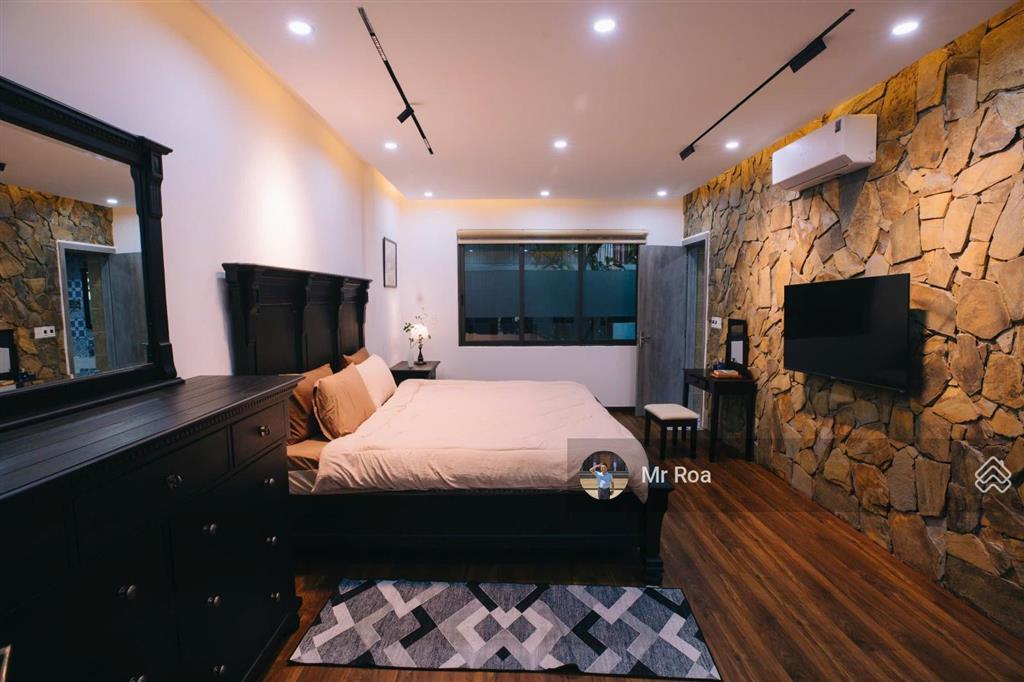 Bán căn homestay 3 tầng mặt tiền đường mỹ khê 7, sẵn dòng tiền thuê 40 triệu hàng tháng. giá tốt