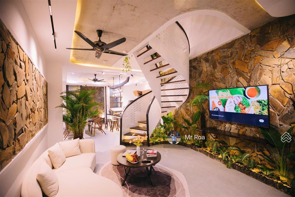 Bán căn homestay 3 tầng mặt tiền đường mỹ khê 7, sẵn dòng tiền thuê 40 triệu hàng tháng. giá tốt