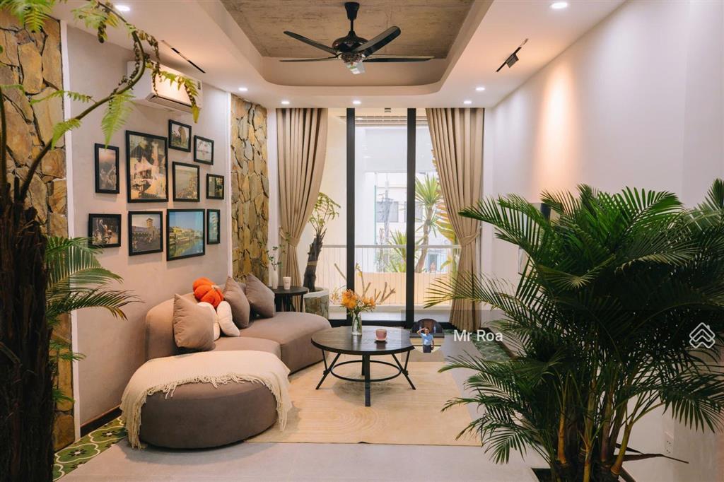 Bán căn homestay 3 tầng mặt tiền đường mỹ khê 7, sẵn dòng tiền thuê 40 triệu hàng tháng. giá tốt