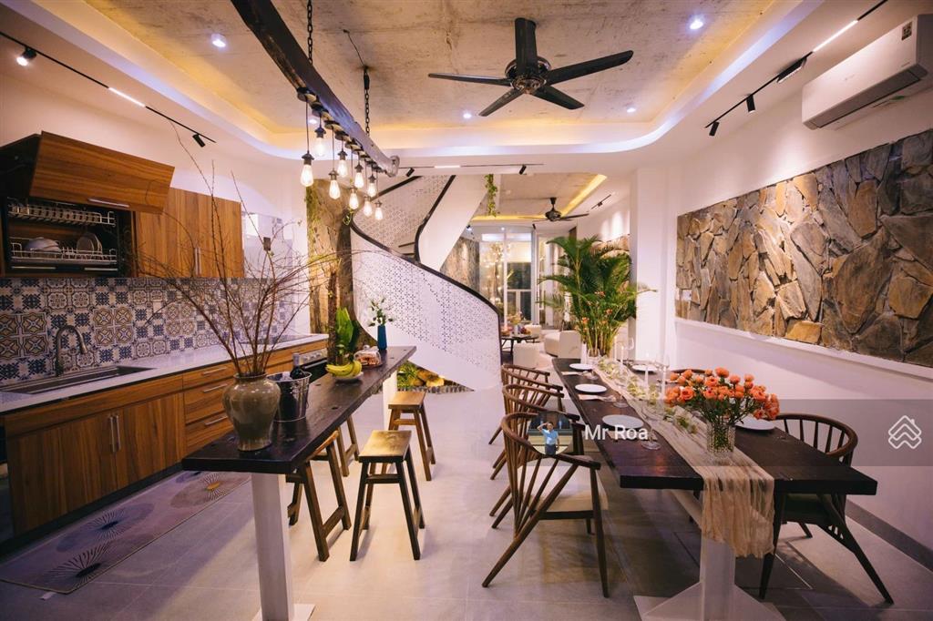 Bán căn homestay 3 tầng mặt tiền đường mỹ khê 7, sẵn dòng tiền thuê 40 triệu hàng tháng. giá tốt