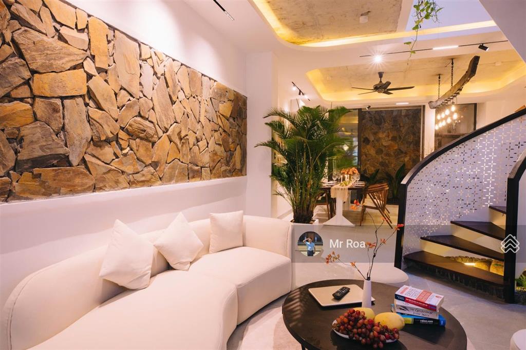 Bán căn homestay 3 tầng mặt tiền đường mỹ khê 7, sẵn dòng tiền thuê 40 triệu hàng tháng. giá tốt