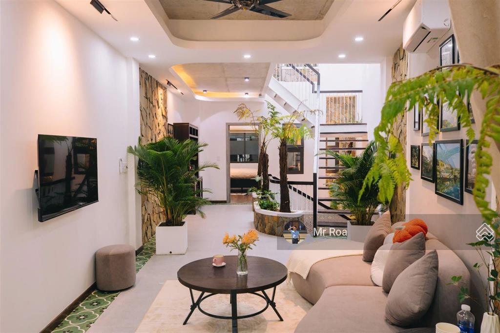 Bán căn homestay 3 tầng mặt tiền đường mỹ khê 7, sẵn dòng tiền thuê 40 triệu hàng tháng. giá tốt