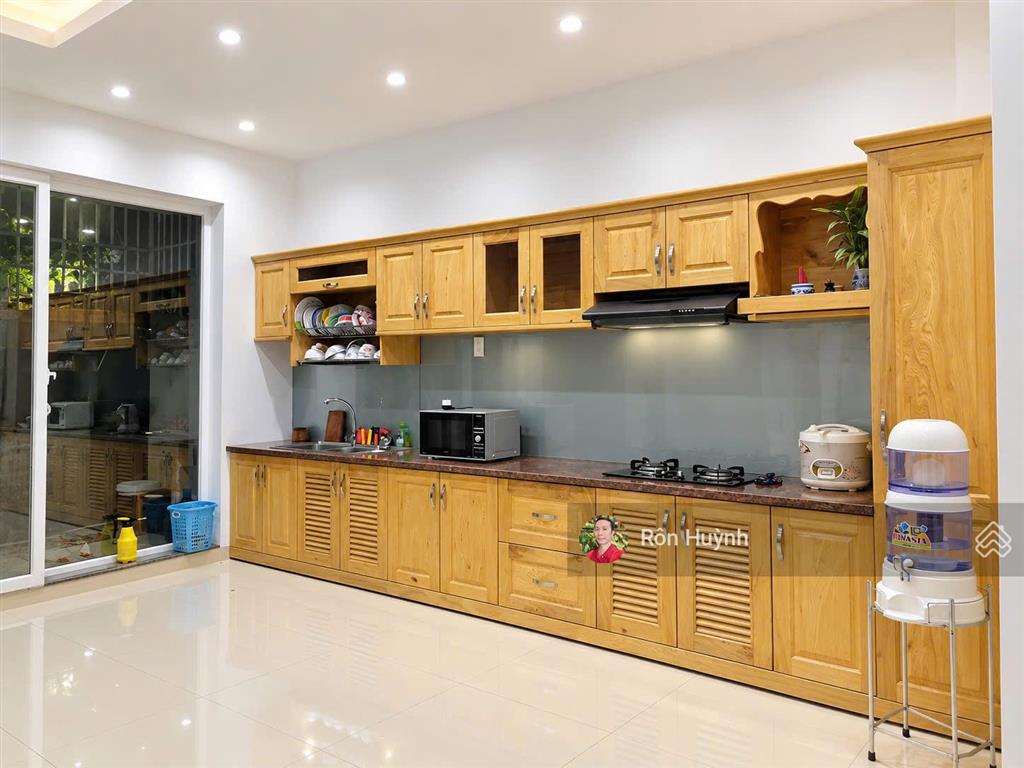 Nhà đẹp 3.5 tầng trong khu đô thị nằm tttp nha trang gần chợ, siêu thị cách biển 1km chỉ 20tr/tháng