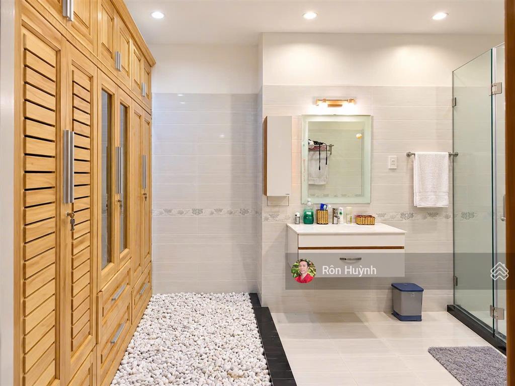 Nhà đẹp 3.5 tầng trong khu đô thị nằm tttp nha trang gần chợ, siêu thị cách biển 1km chỉ 20tr/tháng