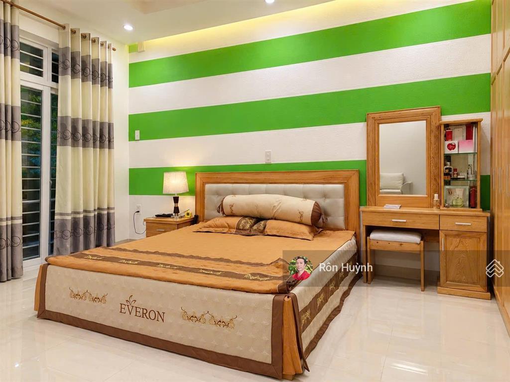 Nhà đẹp 3.5 tầng trong khu đô thị nằm tttp nha trang gần chợ, siêu thị cách biển 1km chỉ 20tr/tháng