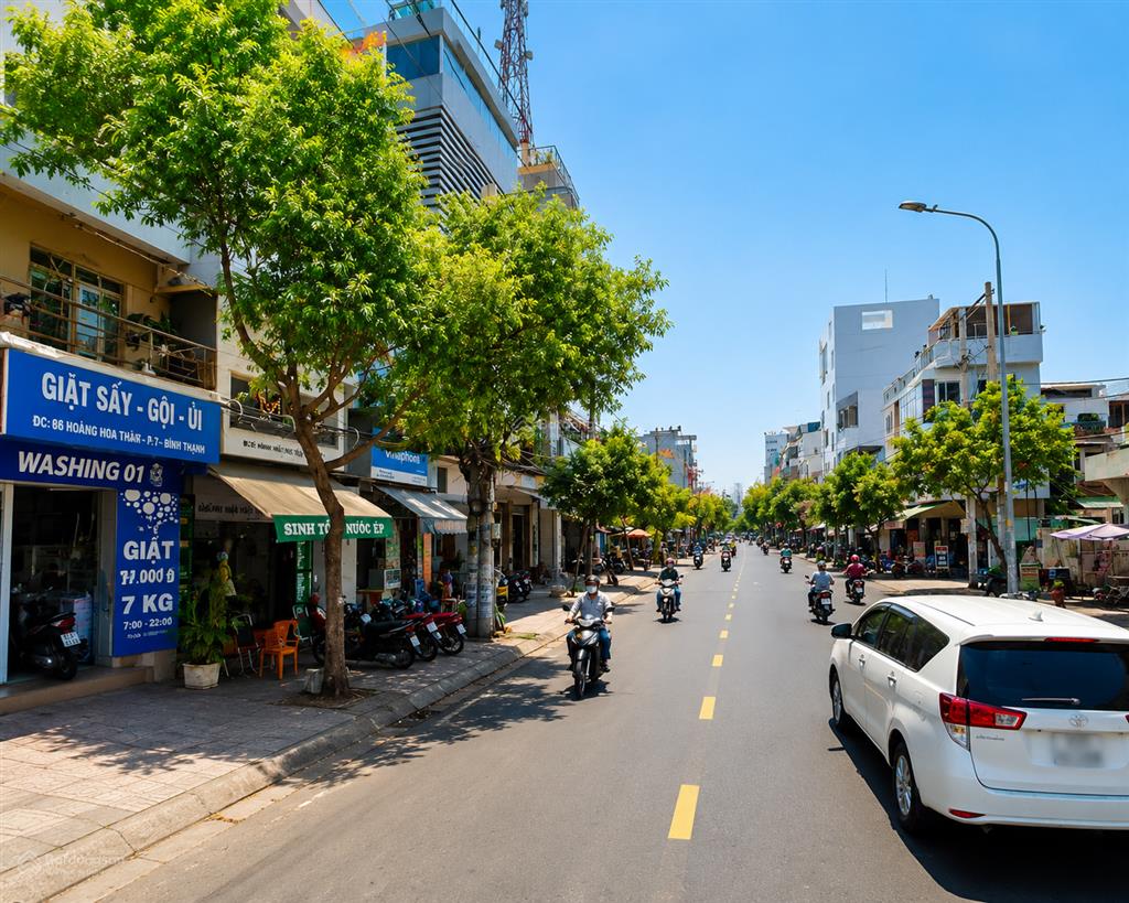Bán nhà hoàng hoa thám sát mặt tiền 4 tầng, 5pn, sân thượng hoàn công đủ giá 5,45 tỷ