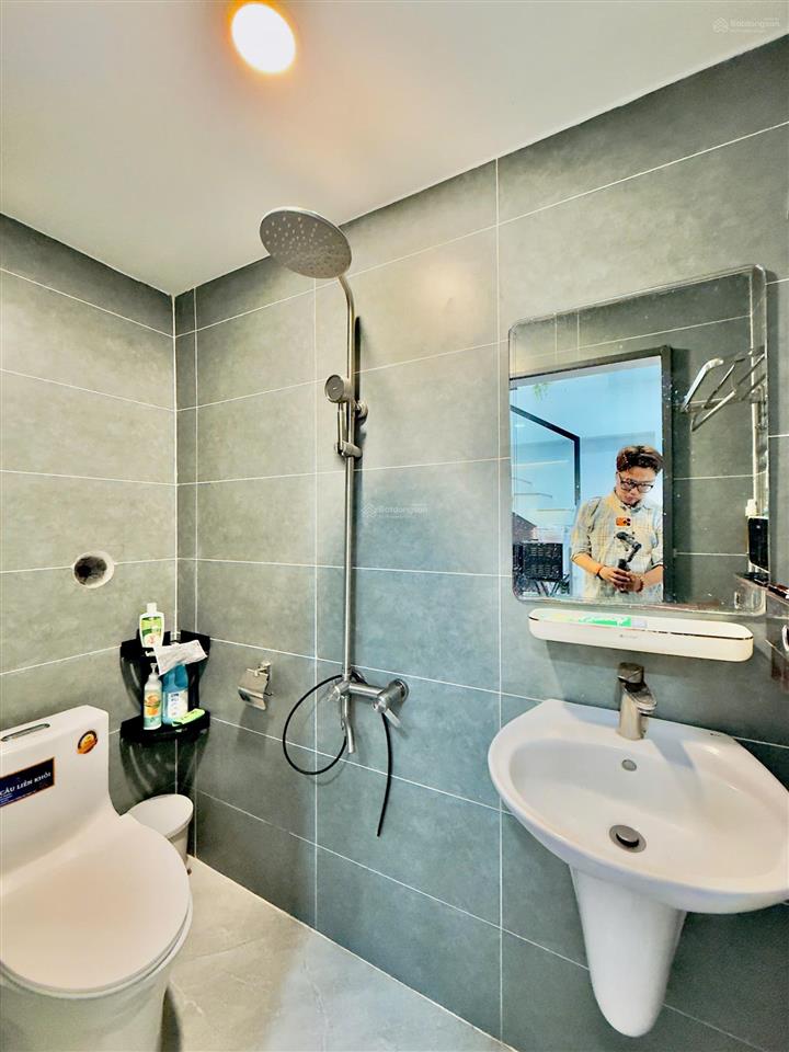 Nhà đẹp (dt 4,5x7m, 2 tầng)  chu văn an cách mặt tiền chỉ 30m vào ở ngay