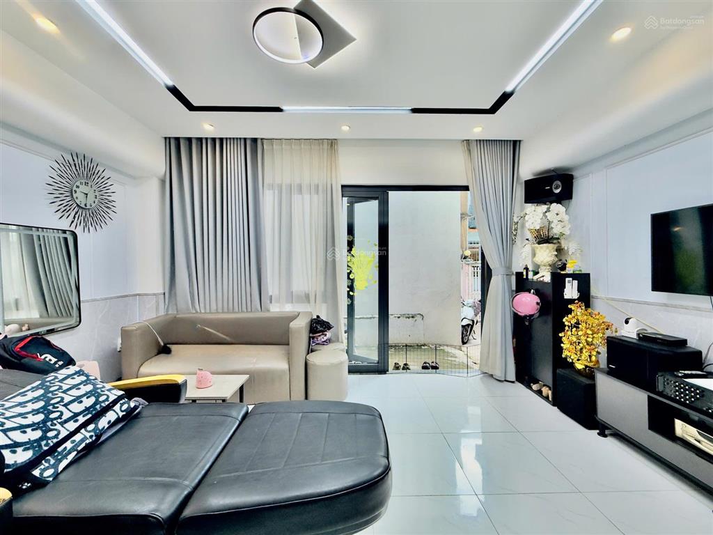 Nhà đẹp (dt 4,5x7m, 2 tầng)  chu văn an cách mặt tiền chỉ 30m vào ở ngay