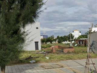 Trường sa  ngay bãi tắm tân trà  đối diện cổng dự án mbland