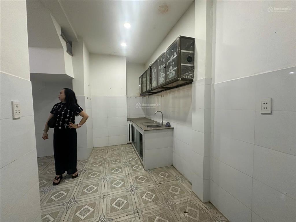Nhà hiếm phân khúc khu vực trường thọ 40m2 (5x8) hẻm oto có sân đậu oto chung giá chỉ 3.26 tỷ tl .