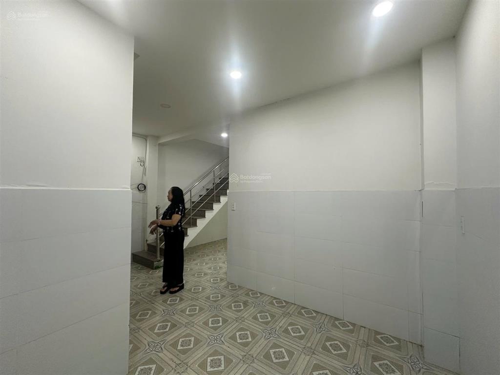 Nhà hiếm phân khúc khu vực trường thọ 40m2 (5x8) hẻm oto có sân đậu oto chung giá chỉ 3.26 tỷ tl .