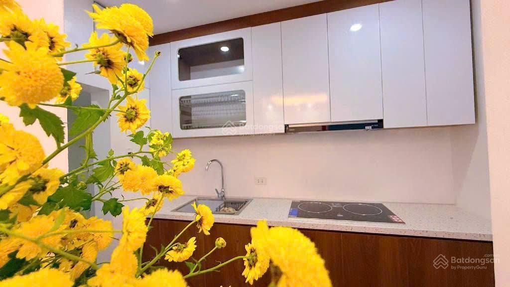 Căn hộ tập thể tầng 2 mới kính koong full nội thất sịn lung linh  phố vip cầu giấy hoàng quốc việt