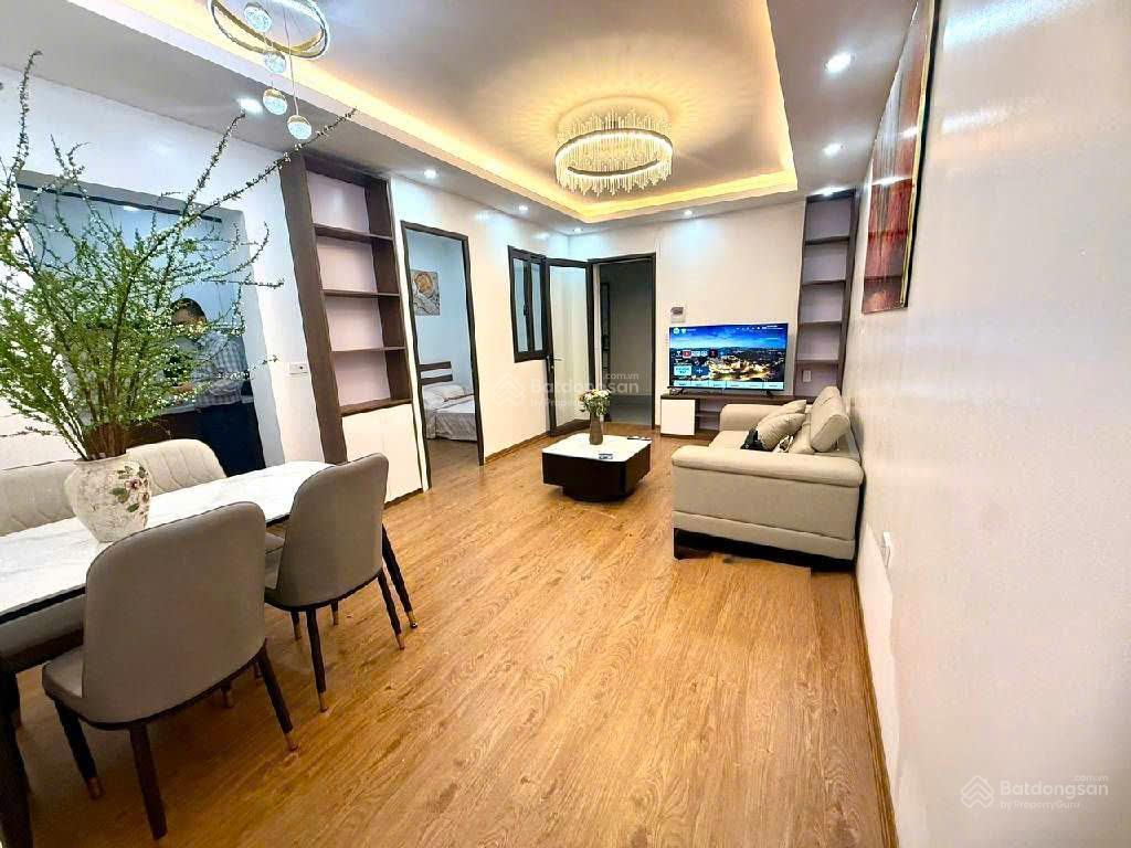 Căn hộ tập thể tầng 2 mới kính koong full nội thất sịn lung linh  phố vip cầu giấy hoàng quốc việt