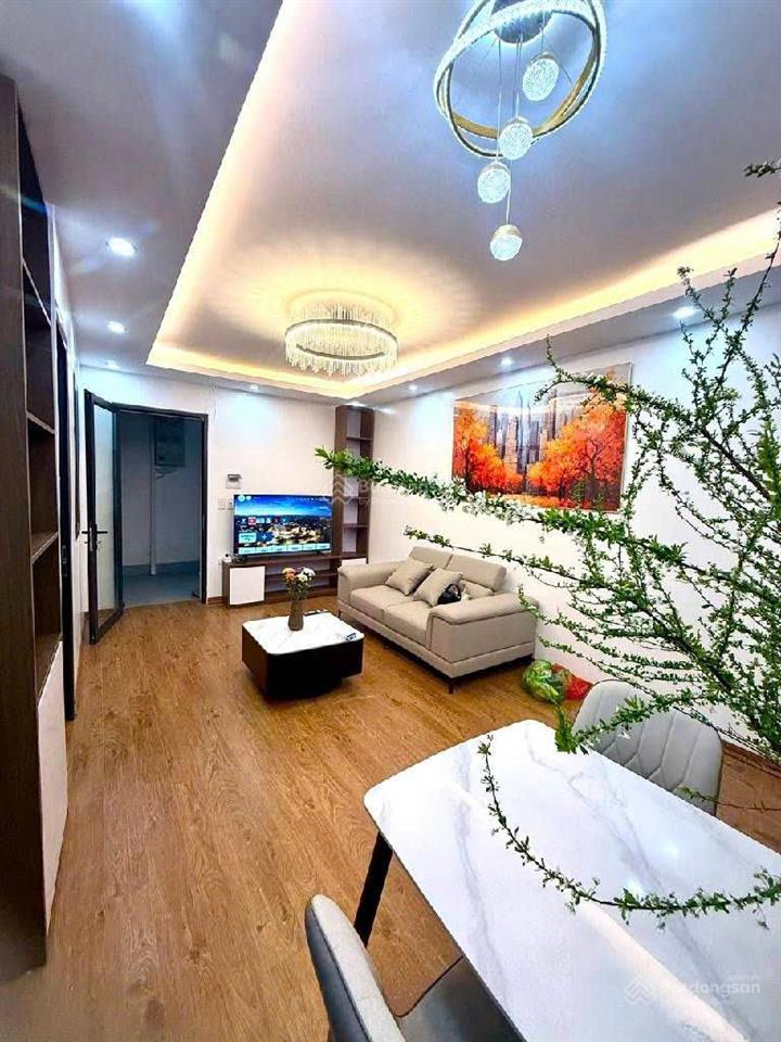 Căn hộ tập thể tầng 2 mới kính koong full nội thất sịn lung linh  phố vip cầu giấy hoàng quốc việt