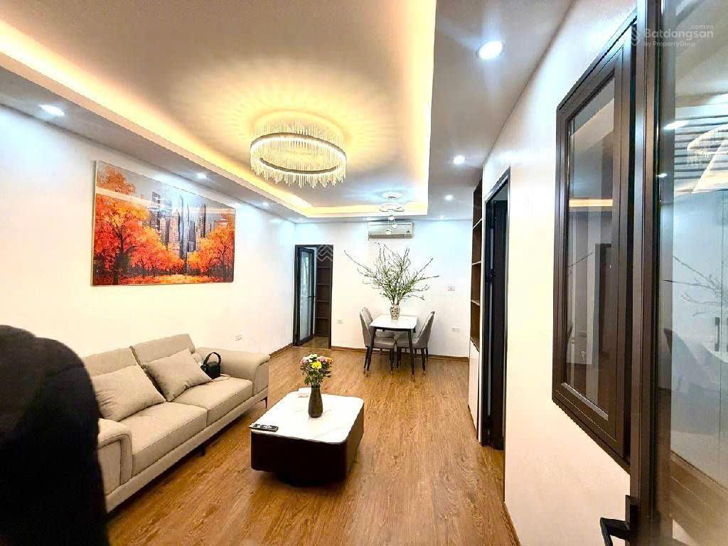 Căn hộ tập thể tầng 2 mới kính koong full nội thất sịn lung linh  phố vip cầu giấy hoàng quốc việt